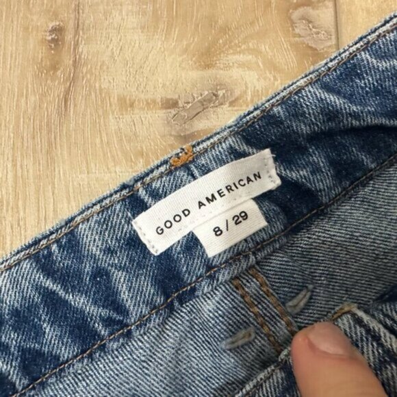 GOOD AMERICAN DISTRESSES STRAIGHT LEG JEAN - Picture 2 of 13